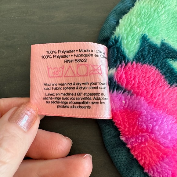 Floral Patterned Makeup Eraser - Picture 4 of 4